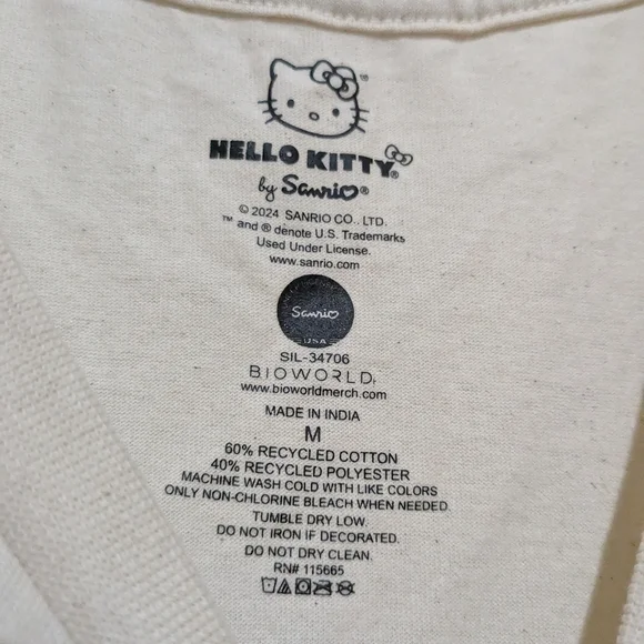 Sanrio Hello Kitty T-shirt NWT Medium - Picture 6 of 8